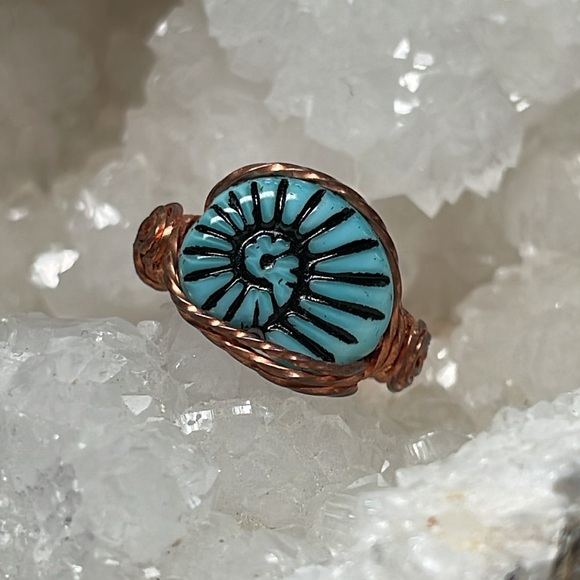Uranium Czech Glass Nautilus coper wrapped ring💚 - Picture 4 of 12